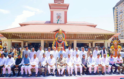 CM, Ministers receive grand welcome in Ambaari bus